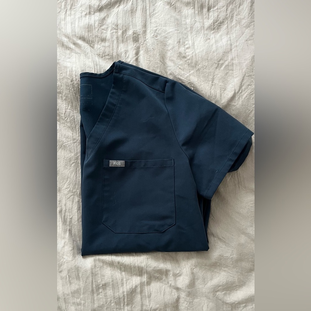 FIGS Catarina One Pocket Scrub Top - Dark Harbor